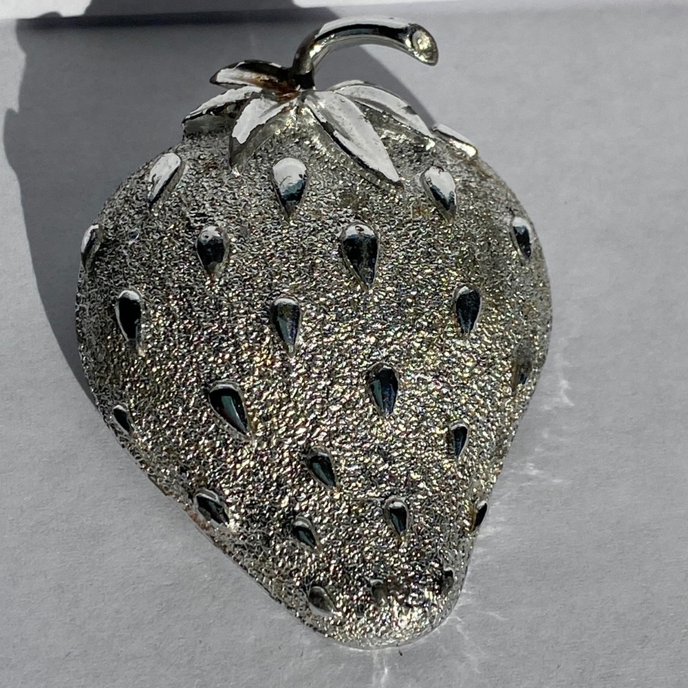 Host Pick! Vintage Strawberry Brooch Sarah Coventry Textured Women’s Brooch Pin